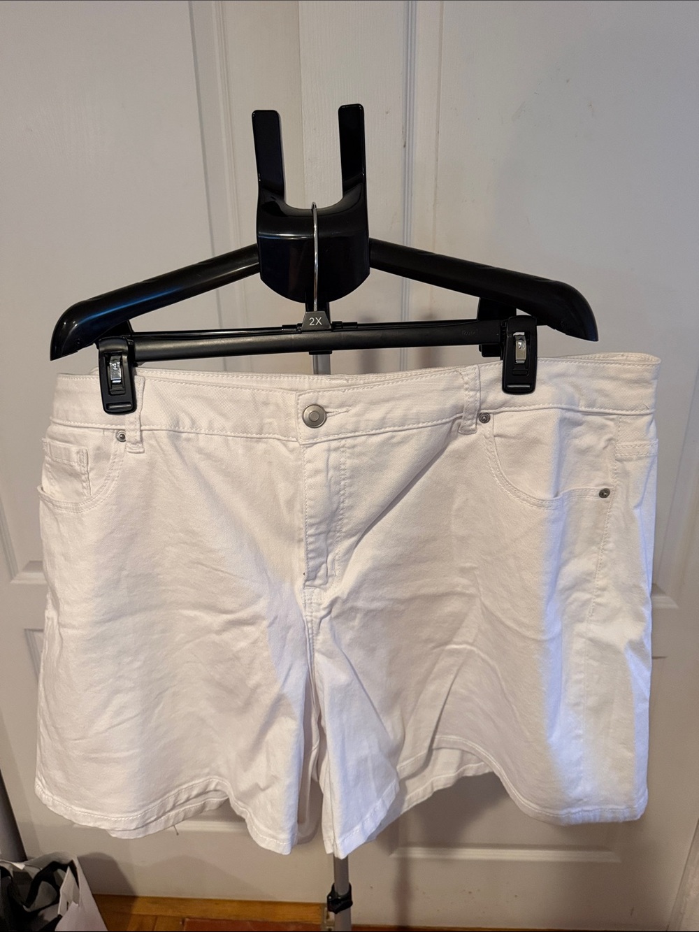 Venezia Classic White Women's Denim Shorts. Size 24W NWOT